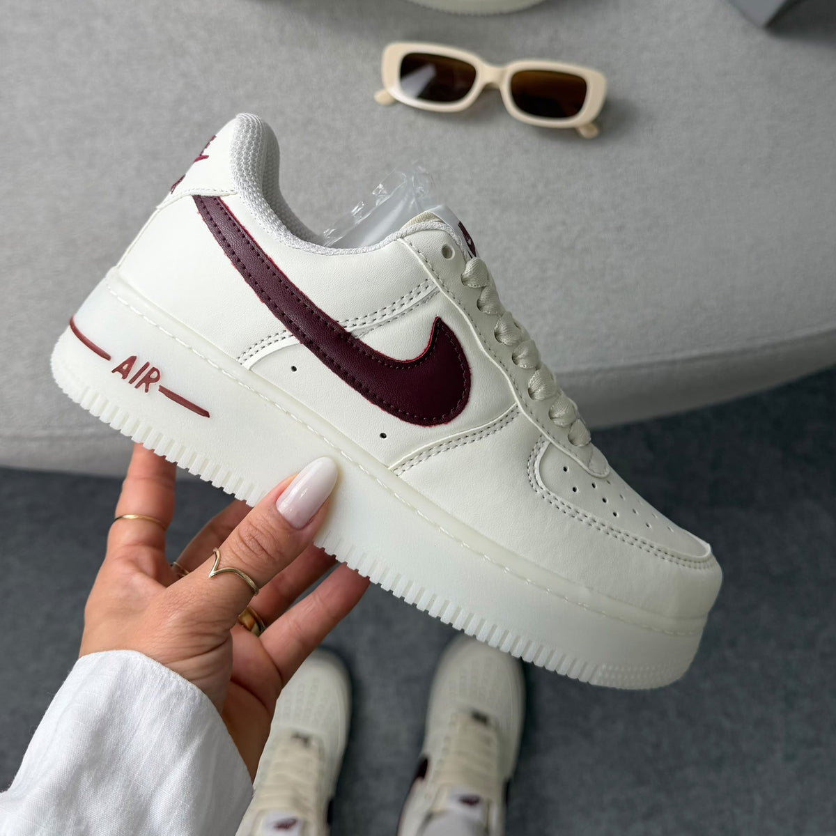 Tênis Nike Air force - Off / Bordô Luxo