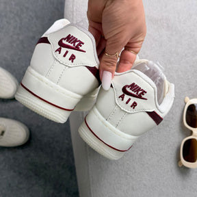 Tênis Nike Air force - Off / Bordô Luxo
