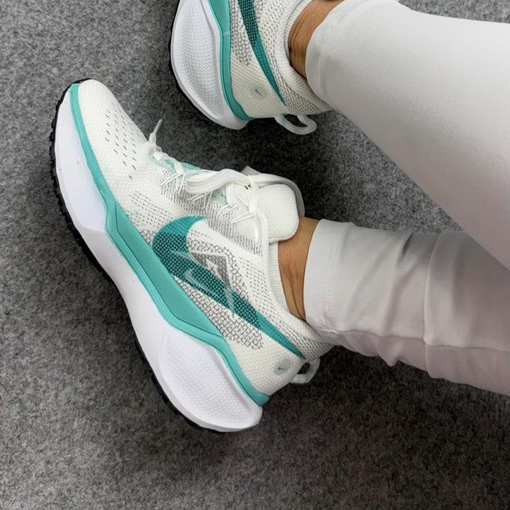 Tênis Nike Pegasus Trail 5 - Branco / Verde