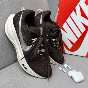 Tênis Nike Pegasus Trail 5 - Café