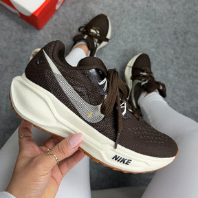 Tênis Nike Pegasus Trail 5 - Café