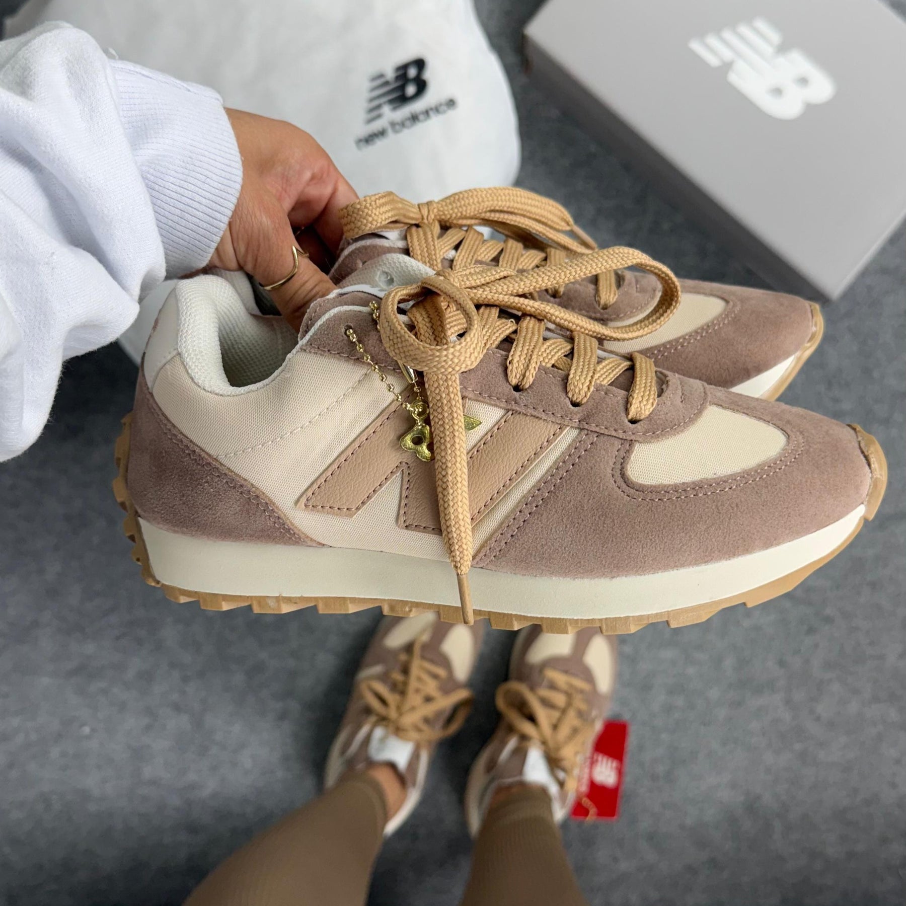 Tênis New Balance 327 - Bege