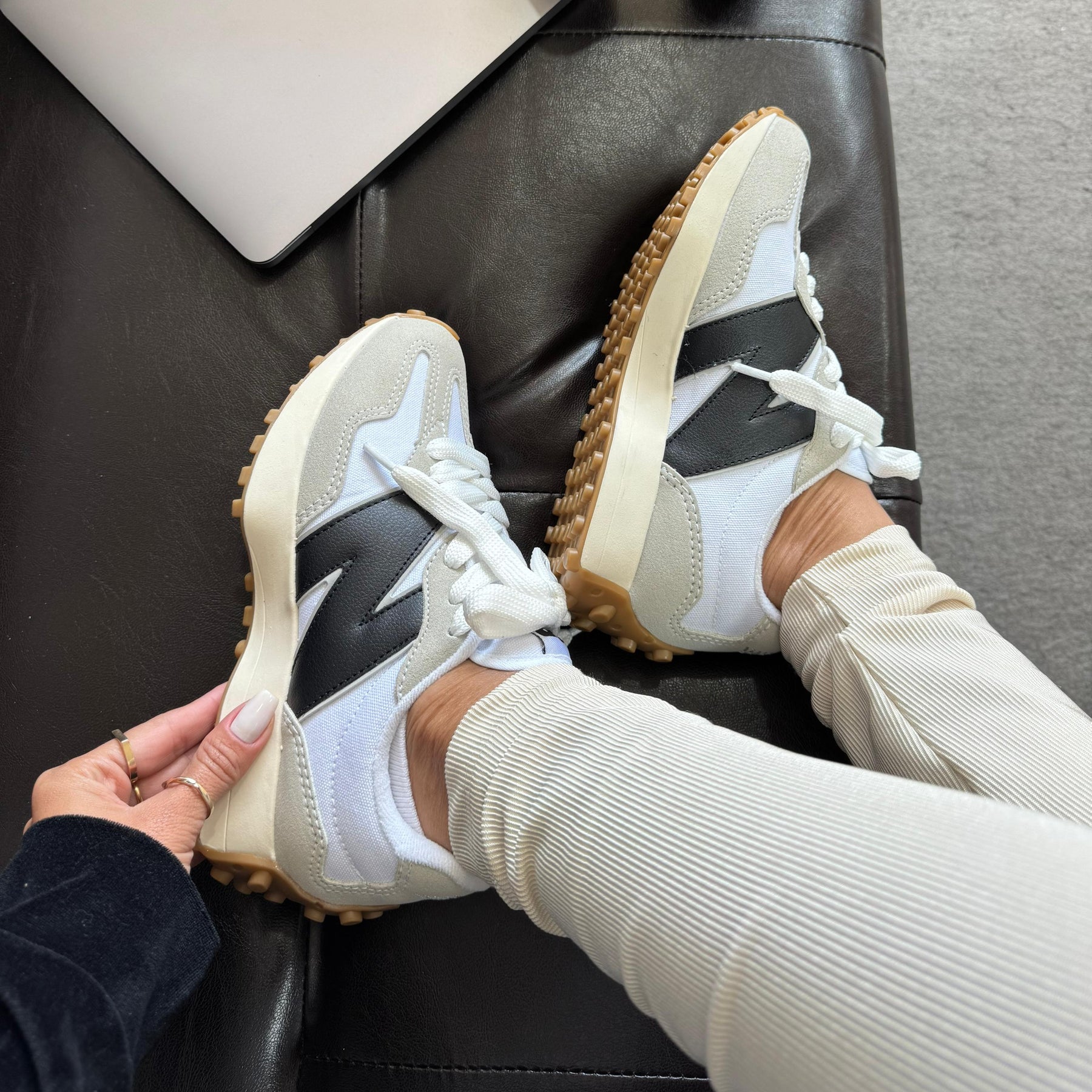 Tênis New Balance 327 - Off / Preto