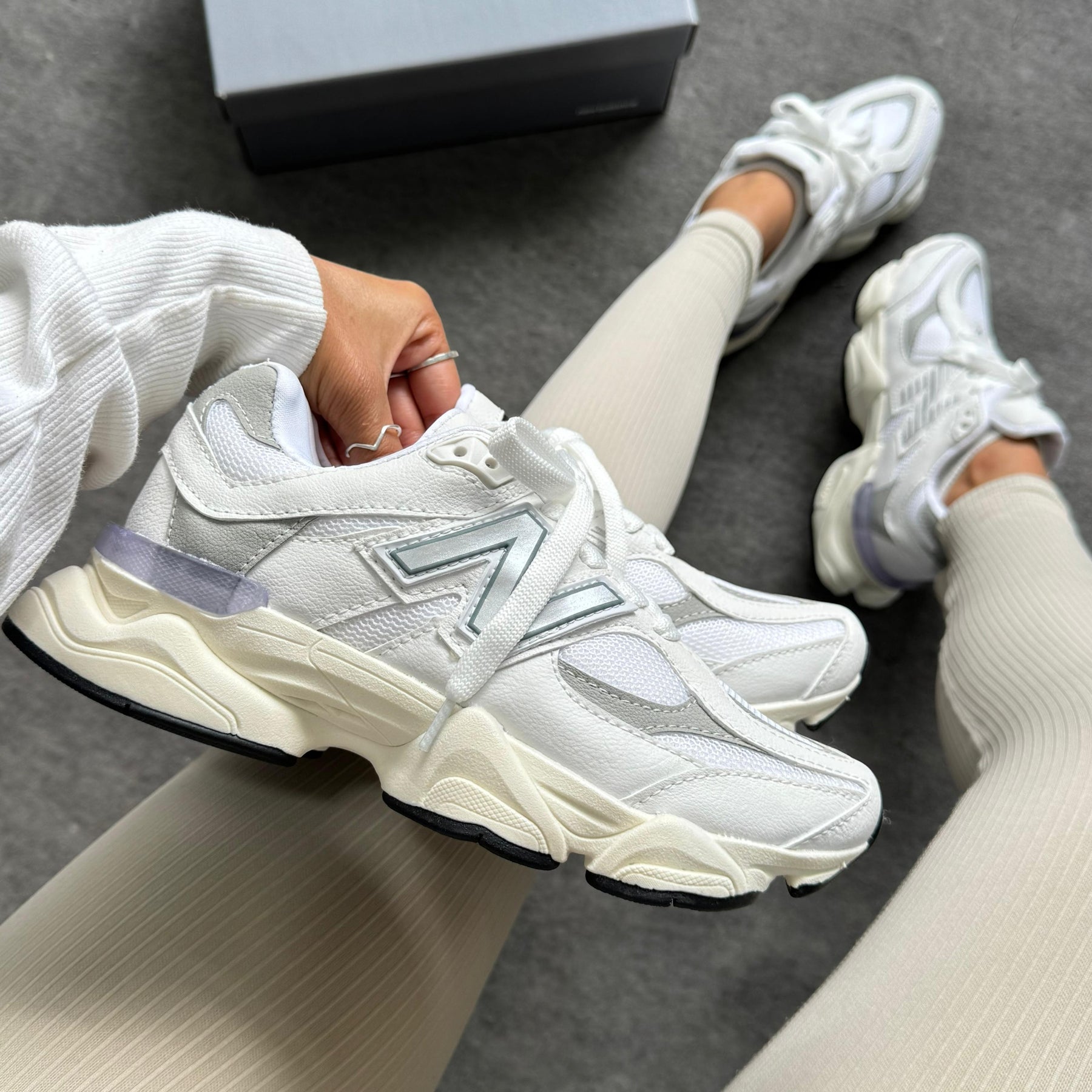 Tênis New Balance 9060 – Branco & Cinza