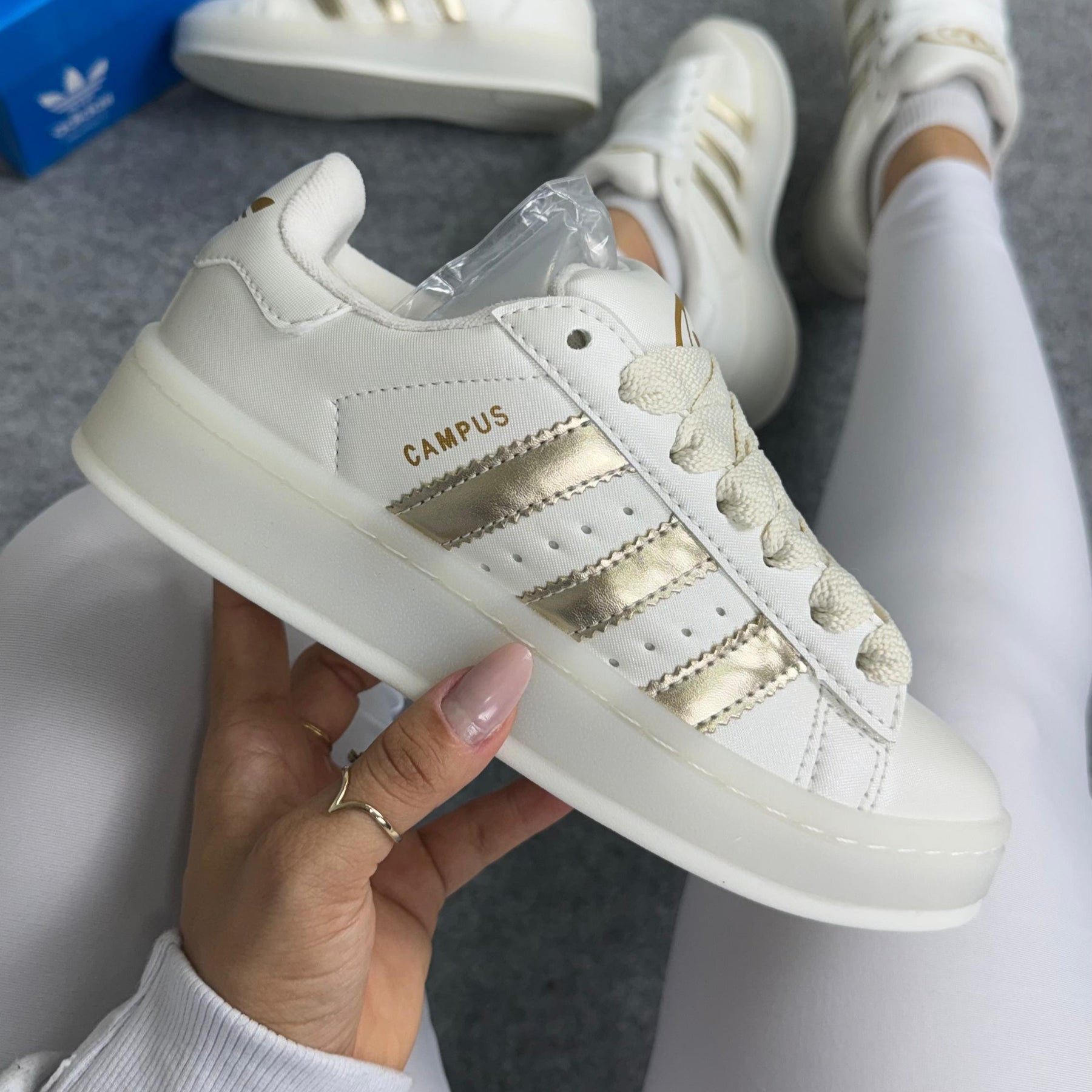 Tênis Adidas Campus 00s - Ouro Off