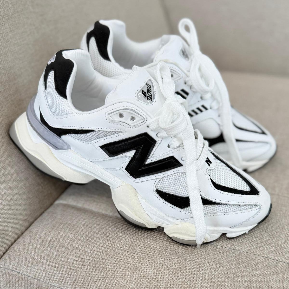 Tênis New Balance 9060 - Branco / Preto