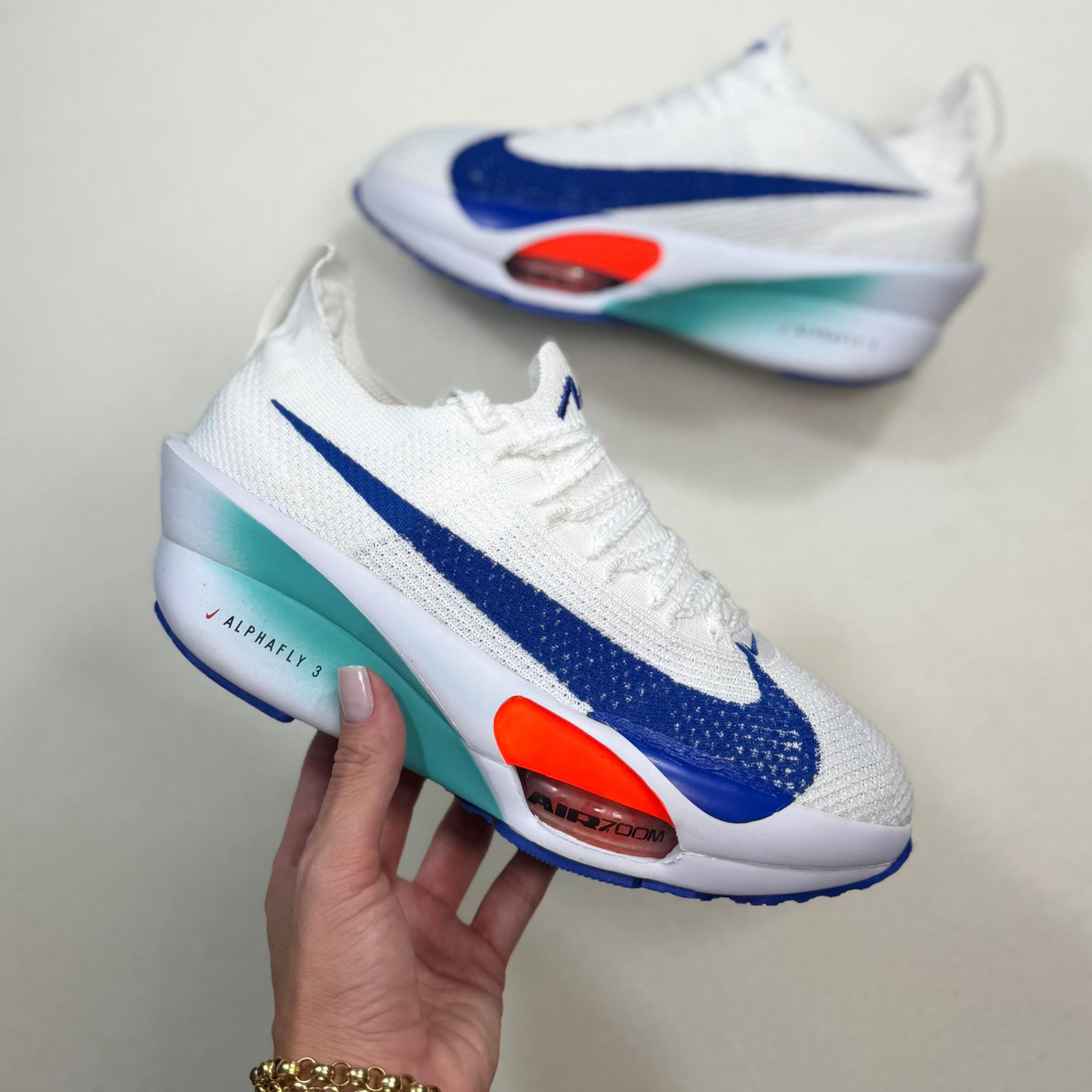 Tênis Nike Aphafly 3 - Branco / Azul / Laranja