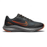 Tênis Nike Zoom 04 - Preto / Laranja
