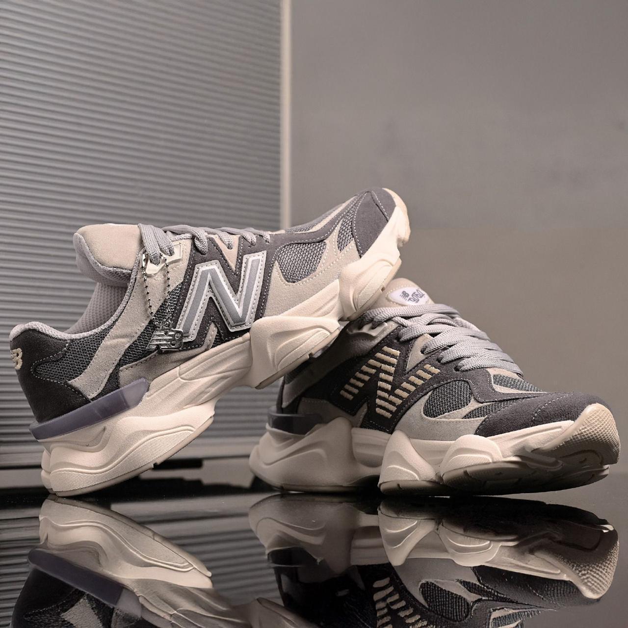 Tênis New Balance 9060 - Off / Cinza Chumbo