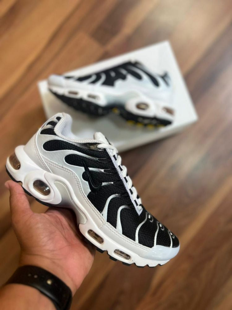Tênis Air Max Plus TN - Preto / Branco – LAZALE